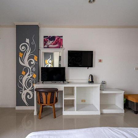 Santi White House Patong Hotell Exteriör bild