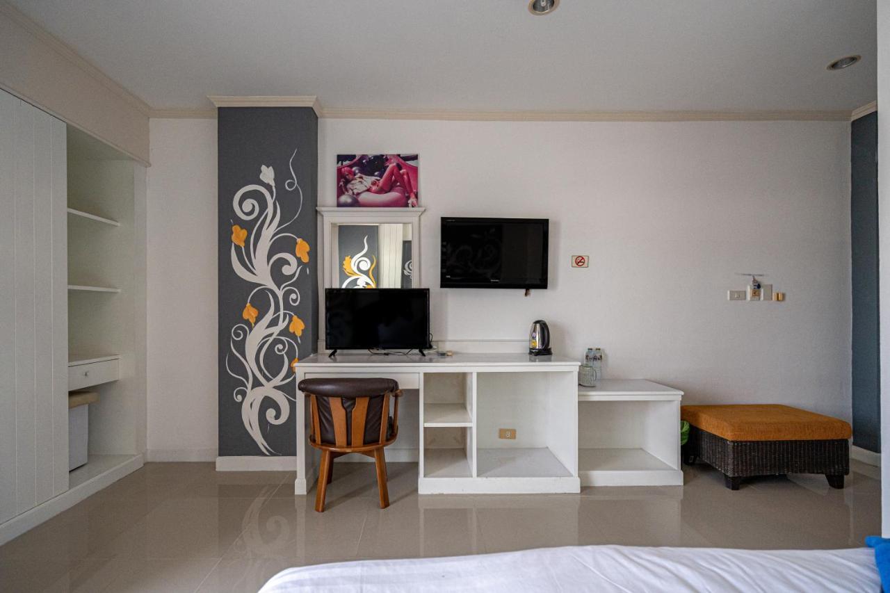 Santi White House Patong Hotell Exteriör bild