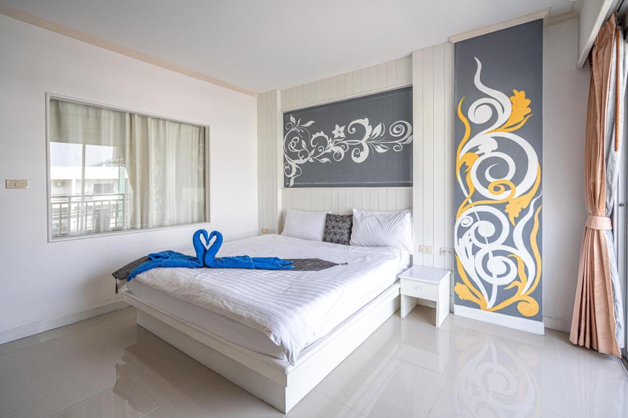 Santi White House Patong Hotell Exteriör bild