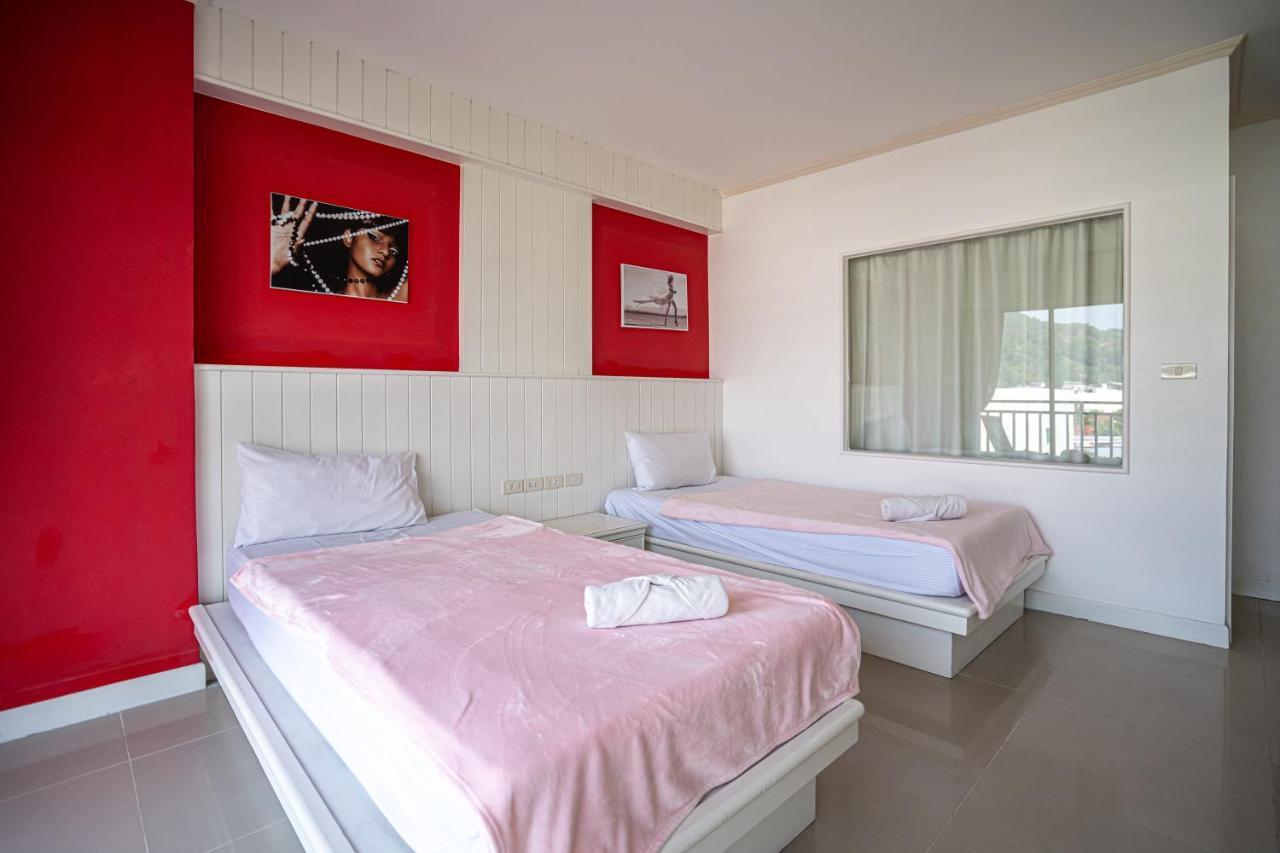 Santi White House Patong Hotell Exteriör bild