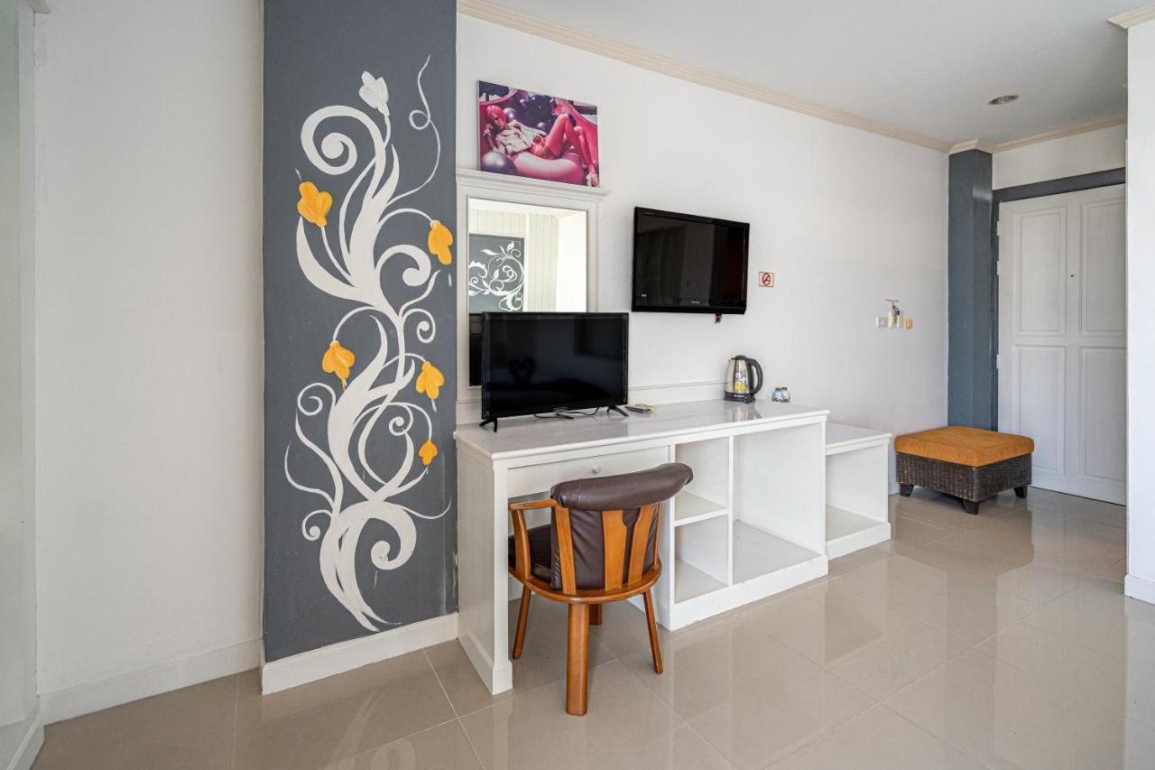 Santi White House Patong Hotell Exteriör bild