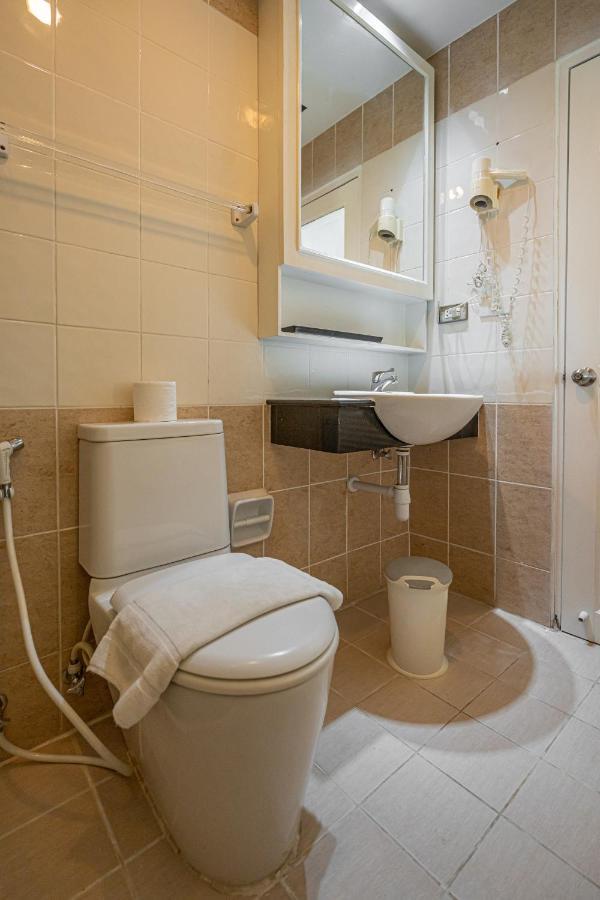 Santi White House Patong Hotell Exteriör bild