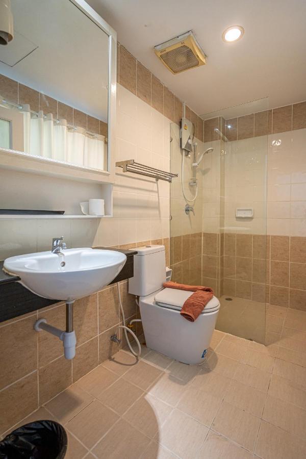 Santi White House Patong Hotell Exteriör bild