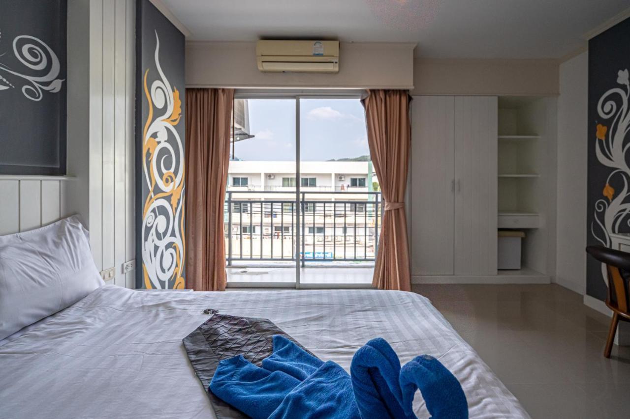 Santi White House Patong Hotell Exteriör bild