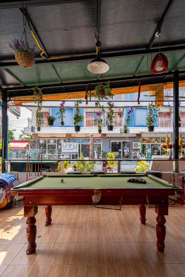 Santi White House Patong Hotell Exteriör bild