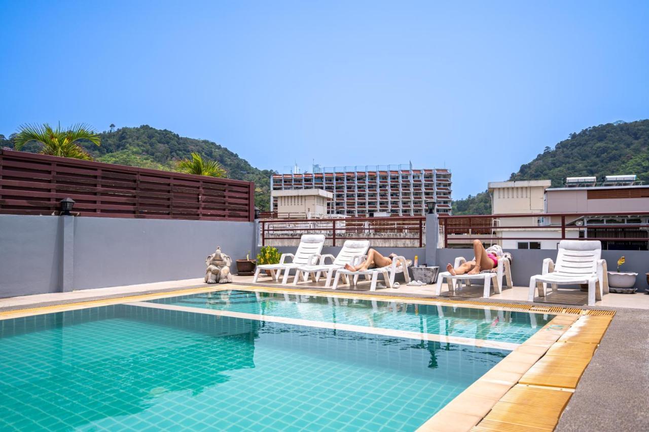 Santi White House Patong Hotell Exteriör bild